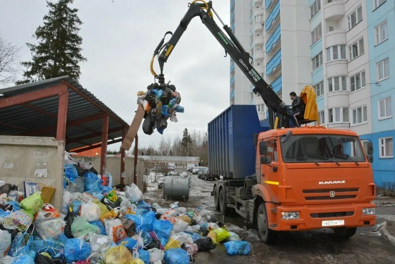 Вывоз бытового мусора в Люберцах с погрузкой в октябре