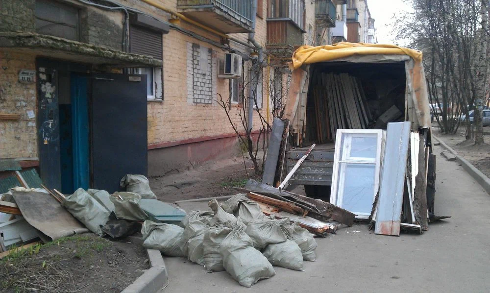Вывоз мусора после ремонта в Люберцах от ПроМусор — цены от 4734 руб., быстро и недорого