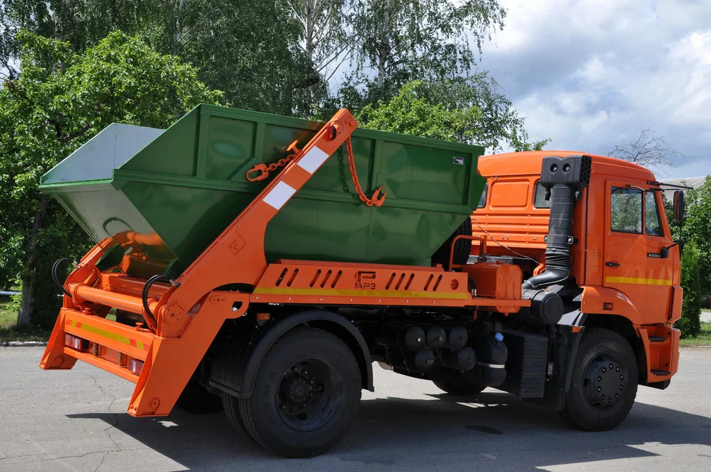 Заказ бункеровоза для вывоза мусора и отходов в Люберцах в октябре