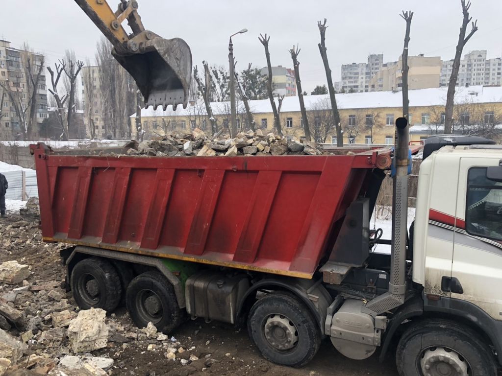 Вывоз мусора Камазом в Люберцах в октябре