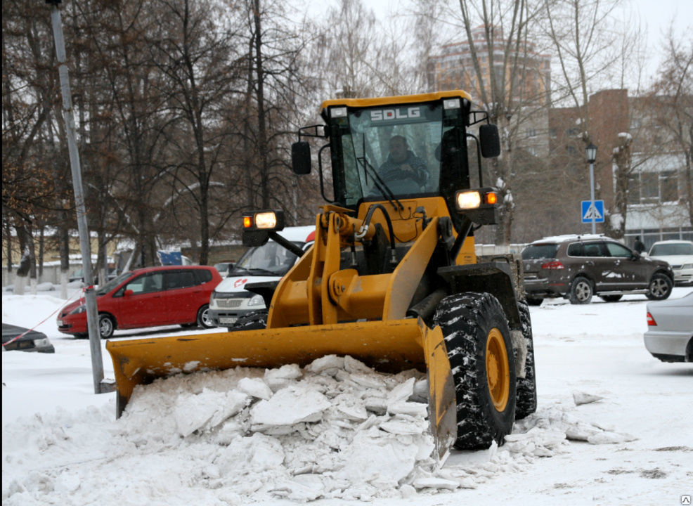 Аренда трактора для уборки снега в Люберцах от ПроМусор – цена от 1052 руб., быстро и недорого