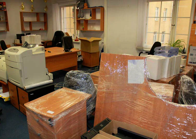 Вывоз старой офисной мебели в Люберцах в октябре