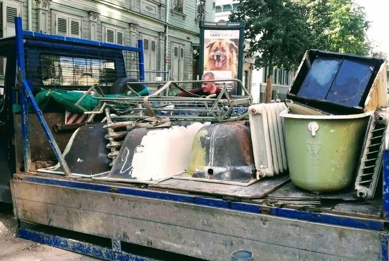 Вывоз старой сантехники в Люберцах от ПроМусор: быстро, недорого от 579 руб., утилизация и грузчики