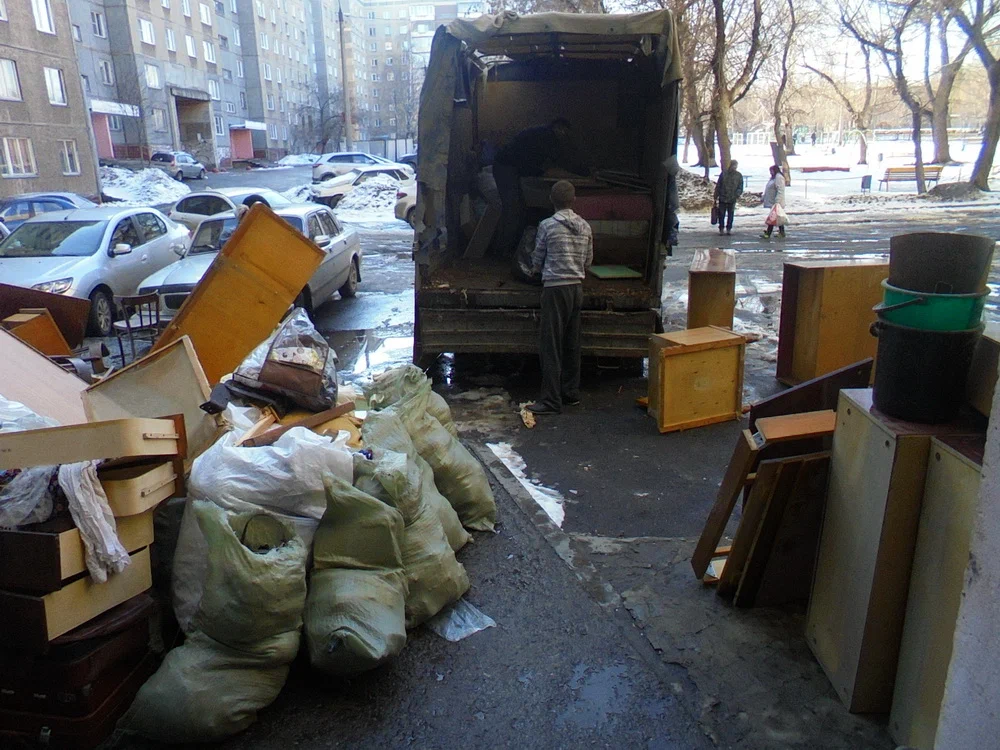 Вывоз мусора из подвала с утилизацией в Люберцах в октябре